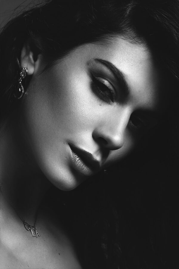 Clarisse Guelle: A Portrait of Modern French Elegance